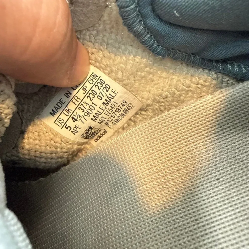 Adidas Yeezy Boost 350 V2 grey trainers. Size US 5